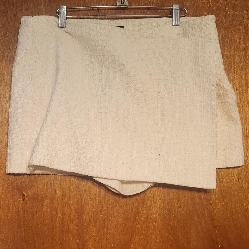 Zara Women's White Tweed Skort size XXL